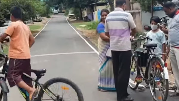 ಸೈಕಲ್ ಸವಾರಿಯನ್ನು ಸುಲಭವಾಗಿಸಿಕೊಂಡ ಫ್ಯಾಕ್ಟರಿ ಕಾರ್ಮಿಕ
