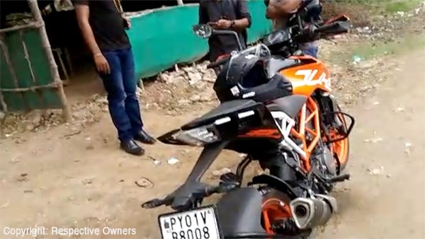 ಚಲಿಸುವಾಗಲೇ ಮುರಿದುಬಿತ್ತು ಕೆಟಿಎಂ ಡ್ಯೂಕ್ 390 ಬೈಕಿನ ಎಂಜಿನ್ ಕೇಸ್