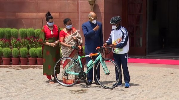 ರಾಷ್ಟ್ರಪತಿಗಳಿಂದಲೇ ಸೈಕಲ್ ಗಿಫ್ಟ್ ಪಡೆದ ವಿದ್ಯಾರ್ಥಿ