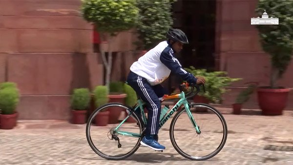 ರಾಷ್ಟ್ರಪತಿಗಳಿಂದಲೇ ಸೈಕಲ್ ಗಿಫ್ಟ್ ಪಡೆದ ವಿದ್ಯಾರ್ಥಿ