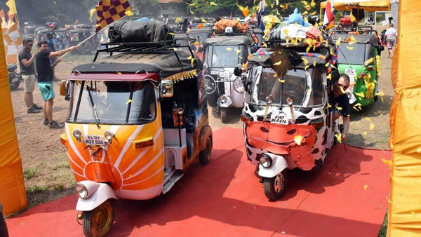 ಕರೋನಾ ವೈರಸ್ ತಂದಿಟ್ಟ ಸಂಕಷ್ಟ, ಆಟೋಗಳ ಮಾರಾಟಕ್ಕೆ ಮುಂದಾದ ಆಟೋ ಚಾಲಕರು