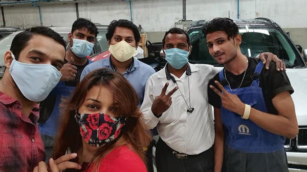 ಮದುವೆ ಉಂಗುರದ ಶೋಧಕ್ಕಾಗಿ ಚೆಲ್ಲಾಪಿಲ್ಲಿಯಾದ ಕಾರಿನ ಇಂಟಿರಿಯರ್