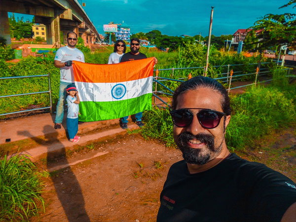ಸ್ವಾತಂತ್ರ್ಯ ಸಂಭ್ರಮ: ದೇಶ ಪ್ರೇಮಕ್ಕಾಗಿ 5 ದೇಶಗಳಲ್ಲಿ 5,000 ಕಿ.ಮೀ ಸಂಚರಿಸಿದ ಐವರು ಸ್ನೇಹಿತರು