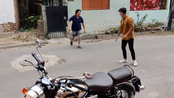 ತಂದೆಗೆ ನೆಚ್ಚಿನ ಬೈಕ್ ಗಿಫ್ಟ್ ನೀಡಿದ ಯೂಟ್ಯೂಬ್ ಚಾನೆಲ್ ಮಾಲೀಕ