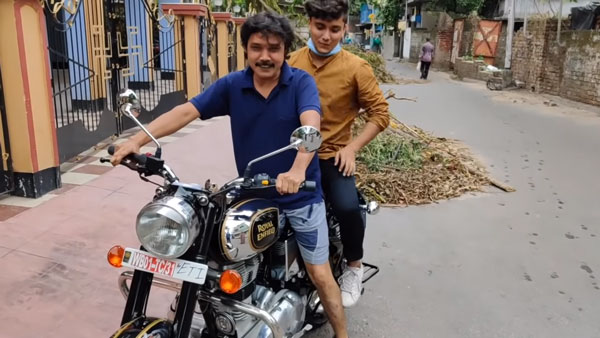 ತಂದೆಗೆ ನೆಚ್ಚಿನ ಬೈಕ್ ಗಿಫ್ಟ್ ನೀಡಿದ ಯೂಟ್ಯೂಬ್ ಚಾನೆಲ್ ಮಾಲೀಕ