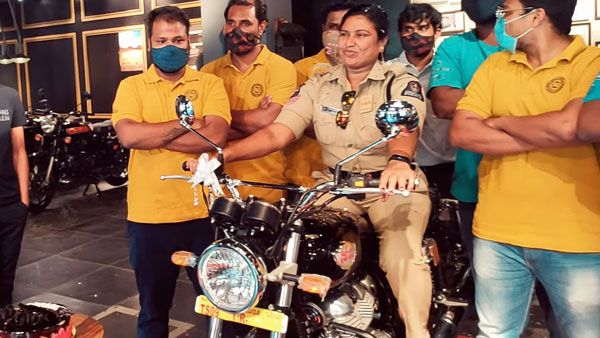 ಮೂರು ರಾಯಲ್ ಎನ್ಫೀಲ್ಡ್ ಬೈಕುಗಳ ಒಡತಿ ಈ ಮಹಿಳಾ ಪೊಲೀಸ್ ಅಧಿಕಾರಿ