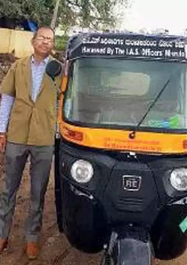 ವೈದ್ಯ ವೃತ್ತಿ ಬಿಟ್ಟು ಆಟೋ ಡ್ರೈವರ್ ಆದ ಸರ್ಕಾರಿ ವೈದ್ಯ