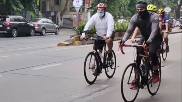 ಐಷಾರಾಮಿ ಕಾರು ಬಿಟ್ಟು ಸೈಕಲ್ ತುಳಿದ ನಟ