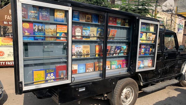 ಮೊಬೈಲ್ ಲೈಬ್ರರಿಯಾಗಿ ಬದಲಾದ ಮಹೀಂದ್ರಾ ಬೊಲೆರೊ ಪಿಕ್ ಅಪ್ ಟ್ರಕ್