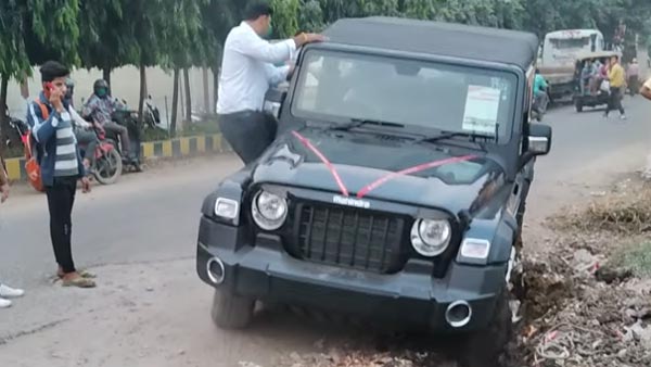ಯು ಟರ್ನ್ ವೇಳೆ ಯಡವಟ್ಟು- ಕಸದ ಗುಂಡಿಯಲ್ಲಿ ಸಿಲುಕಿಕೊಂಡ ಹೊಸ ಥಾರ್ ಕಾರು!