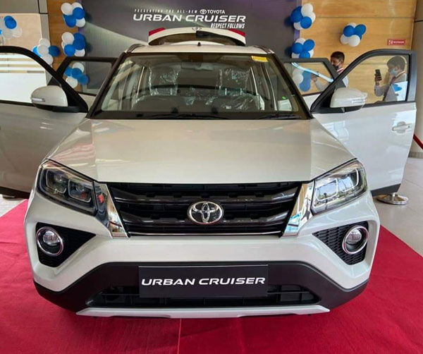 ಅರ್ಬನ್ ಕ್ರೂಸರ್ ಕಾರು ವಿತರಣೆಯನ್ನು ಆರಂಭಿಸಿದ ಟೊಯೊಟಾ