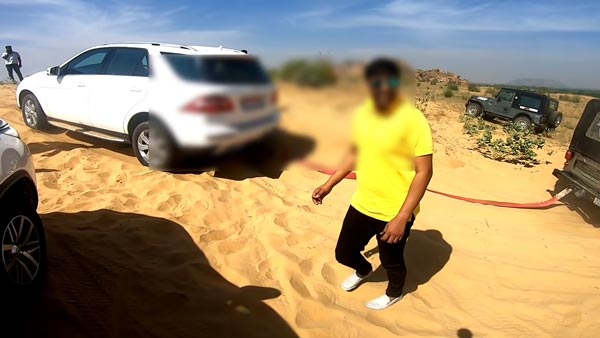 ದುಬಾರಿ ಬೆಲೆಯ ಕಾರನ್ನು ರಕ್ಷಿಸಿದ ಮಹೀಂದ್ರಾ ಥಾರ್ ಎಸ್ಯುವಿ