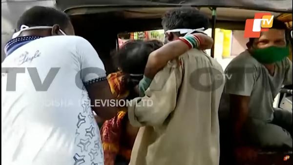 ಬಾಡಿಗೆ ಸೈಕಲ್ ರಿಕ್ಷಾನೇ ಈ ದಂಪತಿಗಳ ಪಾಲಿನ ಆಂಬ್ಯುಲೆನ್ಸ್