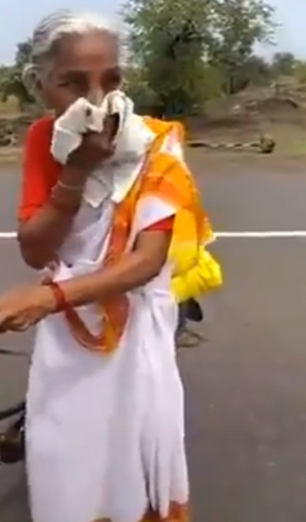 ದೇವರ ದರ್ಶನಕ್ಕಾಗಿ 2,200 ಕಿ.ಮೀ ದೂರ ಸೈಕಲ್ ತುಳಿಯುತ್ತಿರುವ 68 ವರ್ಷದ ಮಹಿಳೆ