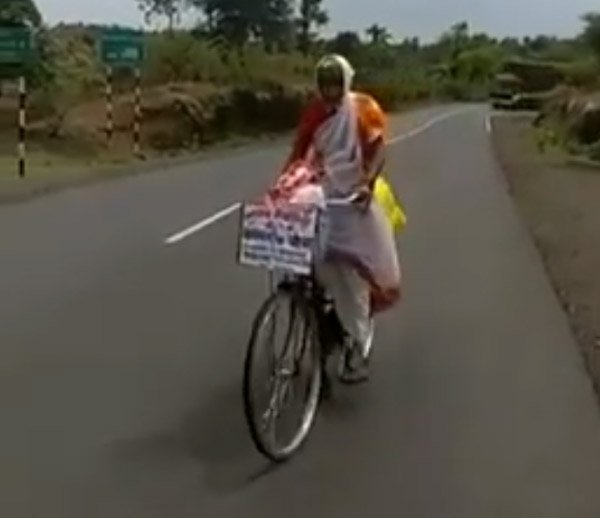 ದೇವರ ದರ್ಶನಕ್ಕಾಗಿ 2,200 ಕಿ.ಮೀ ದೂರ ಸೈಕಲ್ ತುಳಿಯುತ್ತಿರುವ 68 ವರ್ಷದ ಮಹಿಳೆ