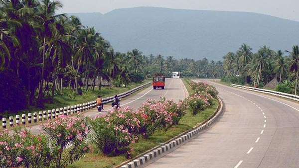 ಹೈವೇ, ಎಕ್ಸ್ಪ್ರೆಸ್ ವೇಗಳ ವೇಗದ ಮಿತಿಯನ್ನು ಹೆಚ್ಚಿಸಲು ಮುಂದಾದ ಕೇಂದ್ರ ಸರ್ಕಾರ