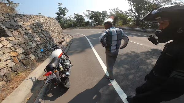 ಹೊಸ ಬೈಕ್ ಮೇಲಿನ ಕುತೂಹಲಕ್ಕೆ ಟ್ರಕ್ ಚಾಲಕ ಮಾಡಿದ್ದೇನು ಗೊತ್ತಾ?