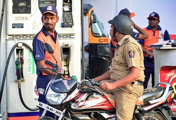 ಪೆಟ್ರೋಲ್ ಜೊತೆಗೆ ಎಥೆನಾಲ್ ಬೆರೆಸಿ ಮಾರಾಟ ಮಾಡಲು ಮುಂದಾದ ಕೇಂದ್ರ ಸರ್ಕಾರ
