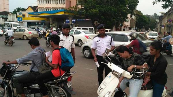 ಜಾತಿ ಸೂಚಕ ಸ್ಟಿಕ್ಕರ್ ಹೊಂದಿರುವ ವಾಹನಗಳ ವಿರುದ್ಧ ಕಾರ್ಯಾಚರಣೆ ಆರಂಭಿಸಿದ ಪೊಲೀಸರು