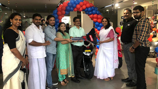 ಎಸ್ಎಕ್ಸ್ಆರ್ 160 ಮ್ಯಾಕ್ಸಿ ಸ್ಕೂಟರ್ ವಿತರಣೆಗೆ ಚಾಲನೆ