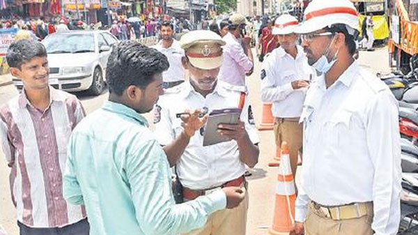 ದಂಡ ವಿಧಿಸಿದ ಪೊಲೀಸ್ ಠಾಣೆಯ ವಿದ್ಯುತ್ ಸಂಪರ್ಕ ಕಡಿತಗೊಳಿಸಿದ ಎಲೆಕ್ಟ್ರಿಕ್ ಬೋರ್ಡ್ ಉದ್ಯೋಗಿ