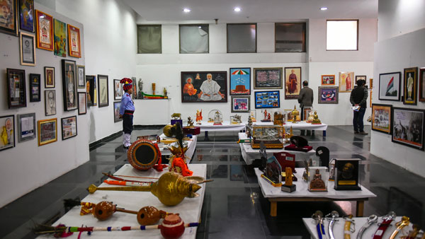 ಕಾರಿನ ಗೇರ್ ಬದಲಿಸಿ ಅಪಘಾತಕ್ಕೆ ಕಾರಣವಾದ ಸಾಕು ನಾಯಿ