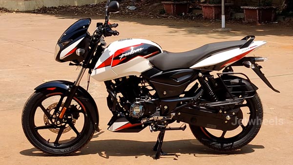 ಹೊಸ ಬಣ್ಣದ ಆಯ್ಕೆಯಲ್ಲಿ ಡೀಲರ್ ಬಳಿ ಕಾಣಿಸಿಕೊಂಡ ಬಜಾಜ್ ಪಲ್ಸರ್ 150 ಬೈಕ್