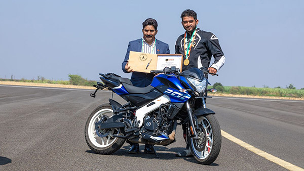 ಹೊಸ ರಾಷ್ಟ್ರೀಯ ದಾಖಲೆ ನಿರ್ಮಿಸಿದ ಪಲ್ಸರ್ ಎನ್ಎಸ್ 200 ಬೈಕ್