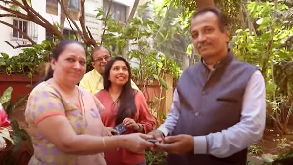 ತಂದೆಯ 60ನೇ ಹುಟ್ಟು ಹಬ್ಬಕ್ಕೆ ಸರ್ಪ್ರೈಸ್ ಗಿಫ್ಟ್ ನೀಡಿದ ಮಗ