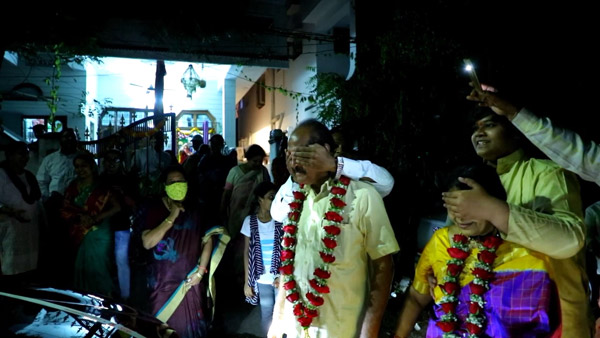 ತಂದೆ ತಾಯಿಯ ವಿವಾಹ ವಾರ್ಷಿಕೋತ್ಸವಕ್ಕೆ ಸರ್ಪ್ರೈಸ್ ಗಿಫ್ಟ್ ನೀಡಿದ ಮಕ್ಕಳು