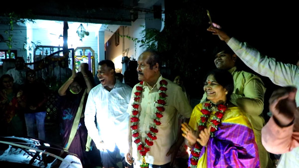 ತಂದೆ ತಾಯಿಯ ವಿವಾಹ ವಾರ್ಷಿಕೋತ್ಸವಕ್ಕೆ ಸರ್ಪ್ರೈಸ್ ಗಿಫ್ಟ್ ನೀಡಿದ ಮಕ್ಕಳು