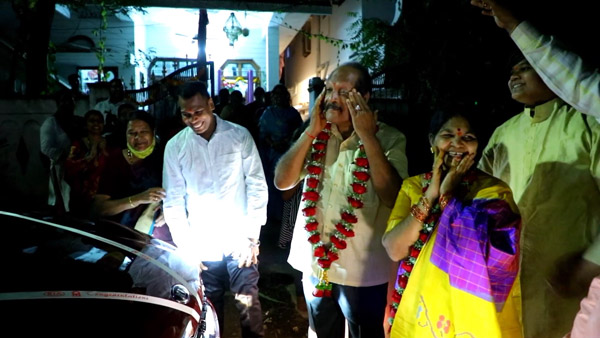 ತಂದೆ ತಾಯಿಯ ವಿವಾಹ ವಾರ್ಷಿಕೋತ್ಸವಕ್ಕೆ ಸರ್ಪ್ರೈಸ್ ಗಿಫ್ಟ್ ನೀಡಿದ ಮಕ್ಕಳು