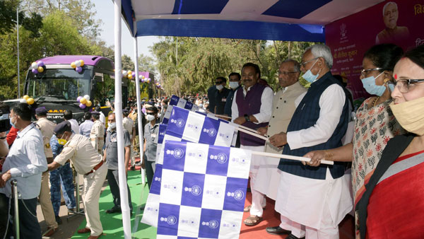 ಲೋ ಫ್ಲೋರ್ ಎಲೆಕ್ಟ್ರಿಕ್ ಬಸ್ಗಳ ಸಂಚಾರಕ್ಕೆ ಚಾಲನೆ ನೀಡಿದ ಮುಖ್ಯಮಂತ್ರಿ