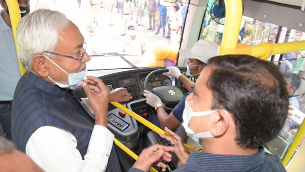 ಲೋ ಫ್ಲೋರ್ ಎಲೆಕ್ಟ್ರಿಕ್ ಬಸ್ಗಳ ಸಂಚಾರಕ್ಕೆ ಚಾಲನೆ ನೀಡಿದ ಮುಖ್ಯಮಂತ್ರಿ