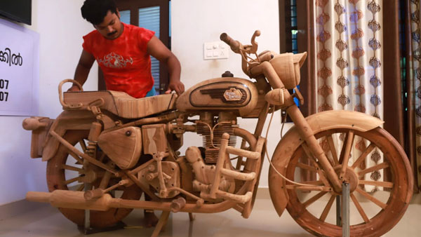 ಟೀಕ್ ಸೇರಿದಂತೆ ಹಲವು ಮರಗಳಿಂದ ತಯಾರಾಯ್ತು ರಾಯಲ್ ಎನ್ಫೀಲ್ಡ್ ಬುಲೆಟ್ ಬೈಕ್