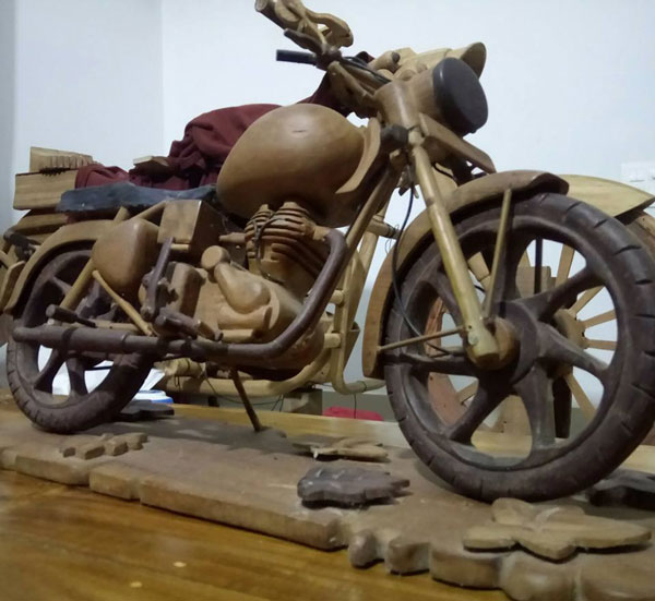 ಟೀಕ್ ಸೇರಿದಂತೆ ಹಲವು ಮರಗಳಿಂದ ತಯಾರಾಯ್ತು ರಾಯಲ್ ಎನ್ಫೀಲ್ಡ್ ಬುಲೆಟ್ ಬೈಕ್