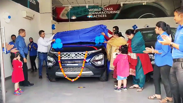 ಒಂದೇ ದಿನ ಒಂದೇ ನಗರದಲ್ಲಿ ಸಫಾರಿ ಎಸ್ಯುವಿಯ 100 ಯುನಿಟ್ ವಿತರಿಸಿದ ಟಾಟಾ ಮೋಟಾರ್ಸ್