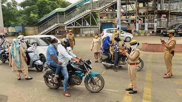 ಬೆಂಗಳೂರಿನ ದ್ವಿಚಕ್ರ ವಾಹನ ಸವಾರರಿಗೆ ಶಾಕ್ ನೀಡಿದ ಸಂಚಾರಿ ಪೊಲೀಸರು