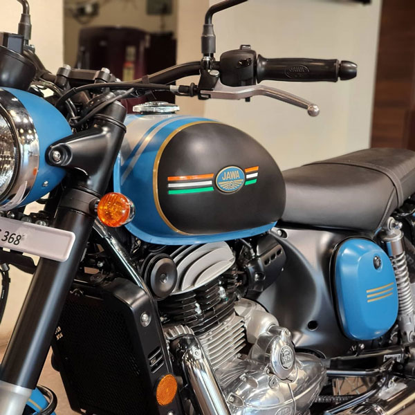 ಹೊಸ ಕಸ್ಟಮೈಜ್ಡ್ ಬಣ್ಣದ ಆಯ್ಕೆಯಲ್ಲಿ ಮಿಂಚಿದ ಜಾವಾ 42 ಮೋಟಾರ್ಸೈಕಲ್