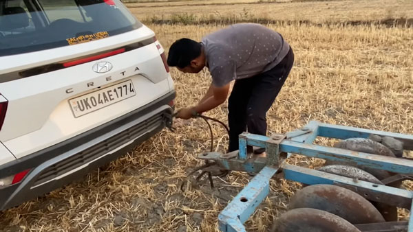 ಜಮೀನಿನ ಉಳುಮೆ ಕಾರ್ಯಕ್ಕೆ ಬಳಕೆಯಾದ ಹ್ಯುಂಡೈ ಕ್ರೆಟಾ ಎಸ್ಯುವಿ