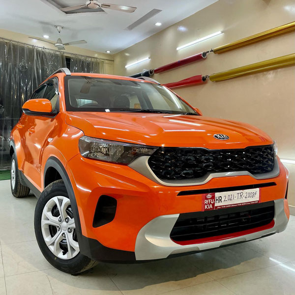 ಗ್ಲಾಸಿ ಆರೇಂಜ್ ವ್ಯಾರ್ಪ್ನೊಂದಿಗೆ ಮಾಡಿಫೈಗೊಂಡ ಕಿಯಾ ಸೊನೆಟ್ ಕಂಪ್ಯಾಕ್ಟ್ ಎಸ್ಯುವಿ