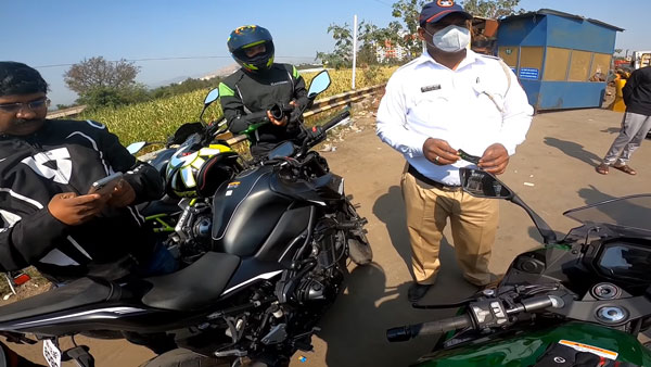 ಪುಣೆ-ಬೆಂಗಳೂರು ಹೆದ್ದಾರಿಯಲ್ಲಿ ಸೂಪರ್ಬೈಕ್ಗಳು ನಿಷೇಧ, 20ಕ್ಕೂ ಹೆಚ್ಚು ರೈಡರ್ಗಳಿಗೆ ಬಿತ್ತು ದಂಡ