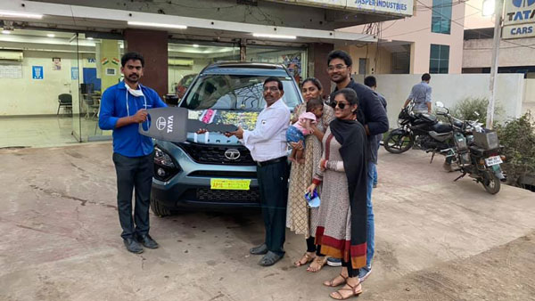 ಸಫಾರಿ ಅಡ್ವೆಂಚರ್ ಪೆರಸೊನಾ ಎಡಿಷನ್ ವಿತರಣೆಗೆ ಚಾಲನೆ ನೀಡಿದ ಟಾಟಾ