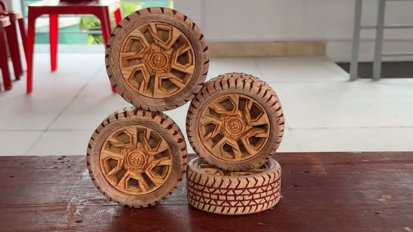 ಮರದಿಂದ ತಯಾರಾಯ್ತು ಟೊಯೊಟಾ ಫಾರ್ಚೂನರ್ ಲೆಜೆಂಡರ್ ಎಸ್ಯುವಿ ಮಾದರಿ