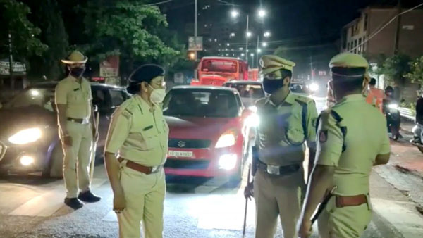 ನೈಟ್ ಕರ್ಫ್ಯೂ: 60ಕ್ಕೂ ಹೆಚ್ಚು ದ್ವಿಚಕ್ರ ವಾಹನಗಳನ್ನು ವಶಕ್ಕೆ ಪಡೆದ ಮಂಗಳೂರು ಪೊಲೀಸರು