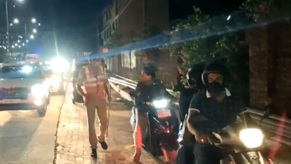 ನೈಟ್ ಕರ್ಫ್ಯೂ: 60ಕ್ಕೂ ಹೆಚ್ಚು ದ್ವಿಚಕ್ರ ವಾಹನಗಳನ್ನು ವಶಕ್ಕೆ ಪಡೆದ ಮಂಗಳೂರು ಪೊಲೀಸರು