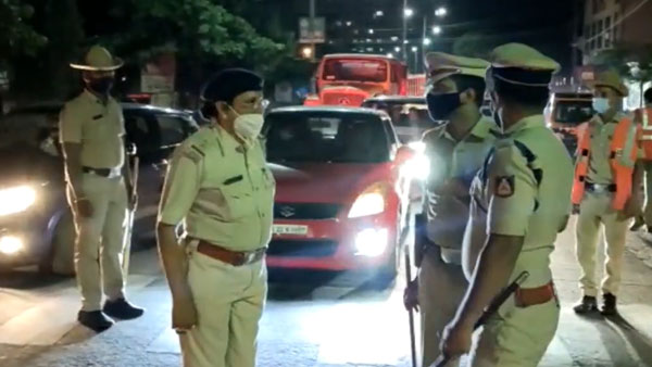 ನೈಟ್ ಕರ್ಫ್ಯೂ: 60ಕ್ಕೂ ಹೆಚ್ಚು ದ್ವಿಚಕ್ರ ವಾಹನಗಳನ್ನು ವಶಕ್ಕೆ ಪಡೆದ ಮಂಗಳೂರು ಪೊಲೀಸರು