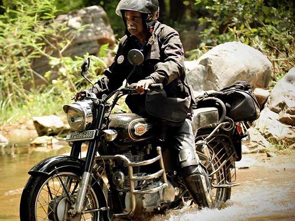ರಾಯಲ್ ಎನ್ಫೀಲ್ಡ್ ಬುಲೆಟ್ ಬೈಕಿನಲ್ಲಿ ದೇಶ ಸುತ್ತುತ್ತಿದ್ದ ವೃದ್ಧ ದಂಪತಿಯ ಬಲಿ ಪಡೆದ ಕರೋನಾ ವೈರಸ್
