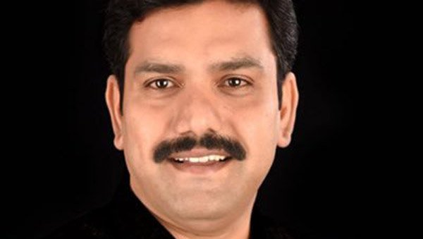 ಲಾಕ್ಡೌನ್ ನಿಯಮ ಉಲ್ಲಂಘಿಸಿ ದೇವಾಲಯಕ್ಕೆ ಭೇಟಿ ನೀಡಿದ ಮುಖ್ಯಮಂತ್ರಿ ಪುತ್ರ