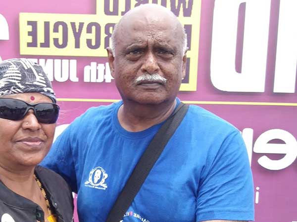 ರಾಯಲ್ ಎನ್ಫೀಲ್ಡ್ ಬುಲೆಟ್ ಬೈಕಿನಲ್ಲಿ ದೇಶ ಸುತ್ತುತ್ತಿದ್ದ ವೃದ್ಧ ದಂಪತಿಯ ಬಲಿ ಪಡೆದ ಕರೋನಾ ವೈರಸ್